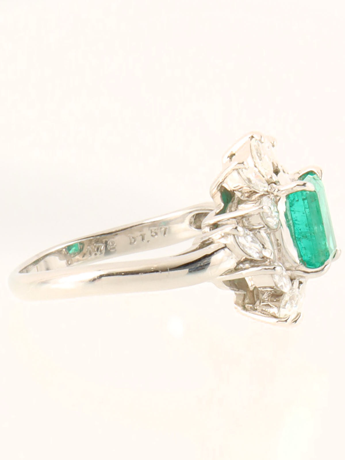 Platinum emerald and diamond design ring in silver/green