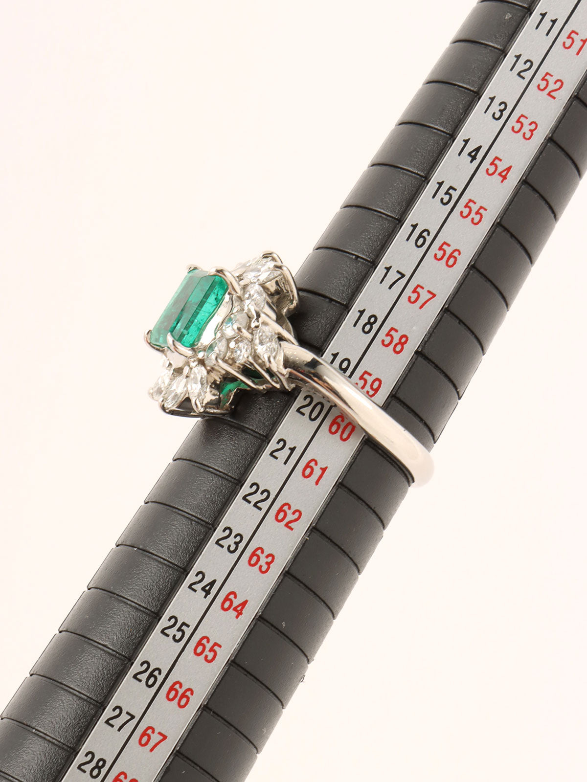 プラチナエメラルドダイヤモンドデザインリング シルバー/グリーン