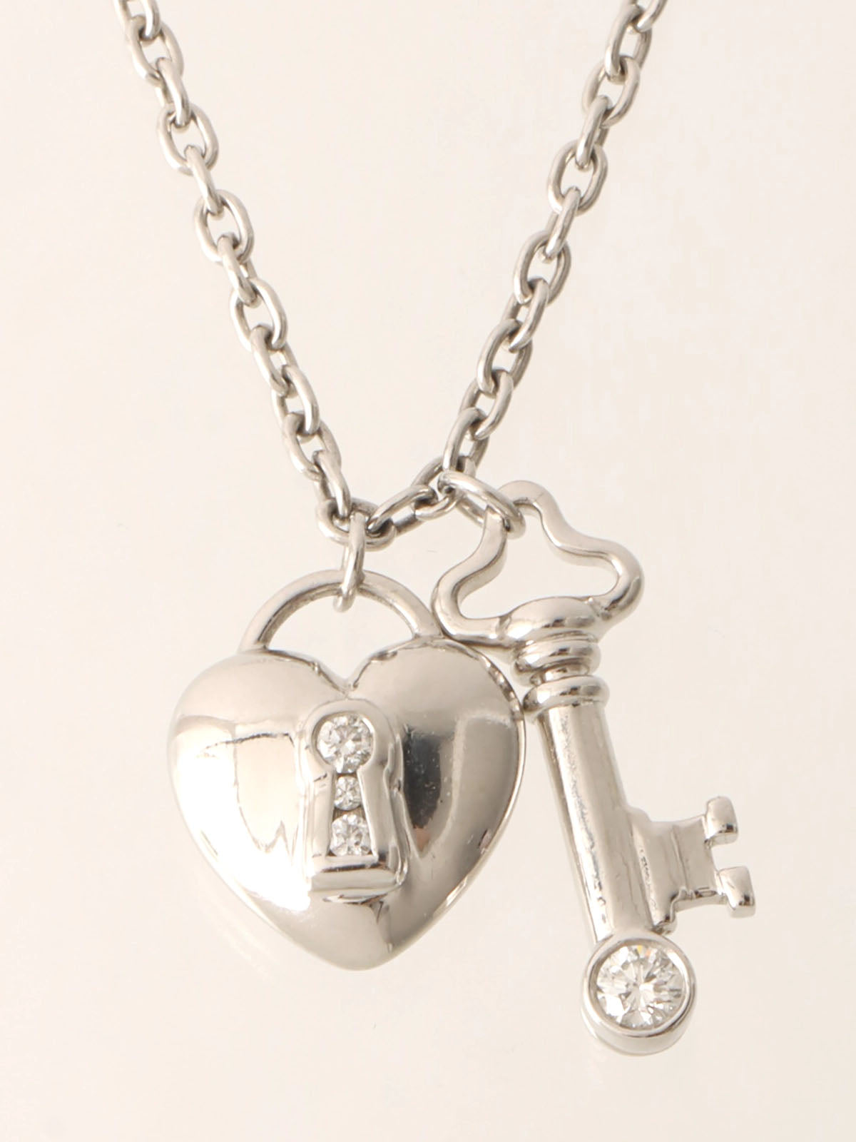 プラチナダイヤモンドハートロックキーネックレス シルバー