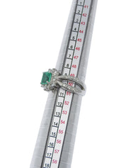 Platinum emerald and diamond design ring in silver/green