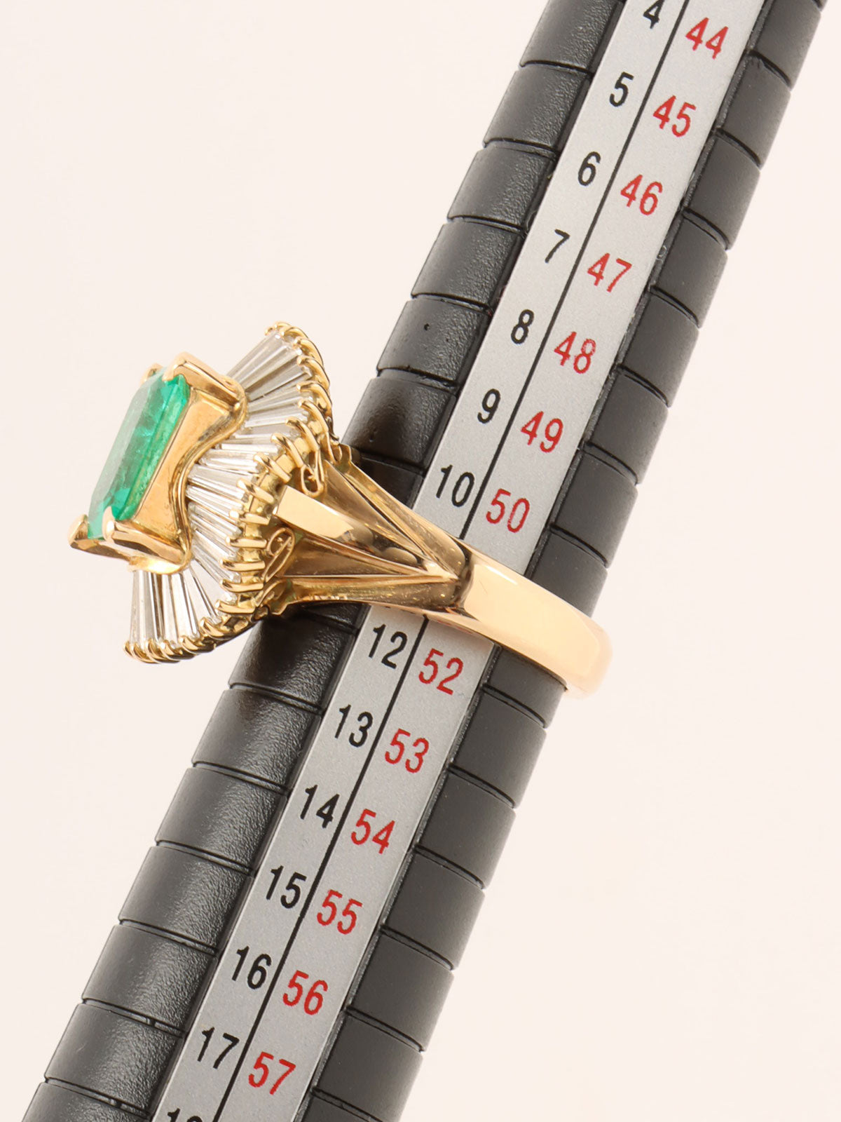 18Kエメラルドダイヤモンドデザインリング ゴールド/グリーン