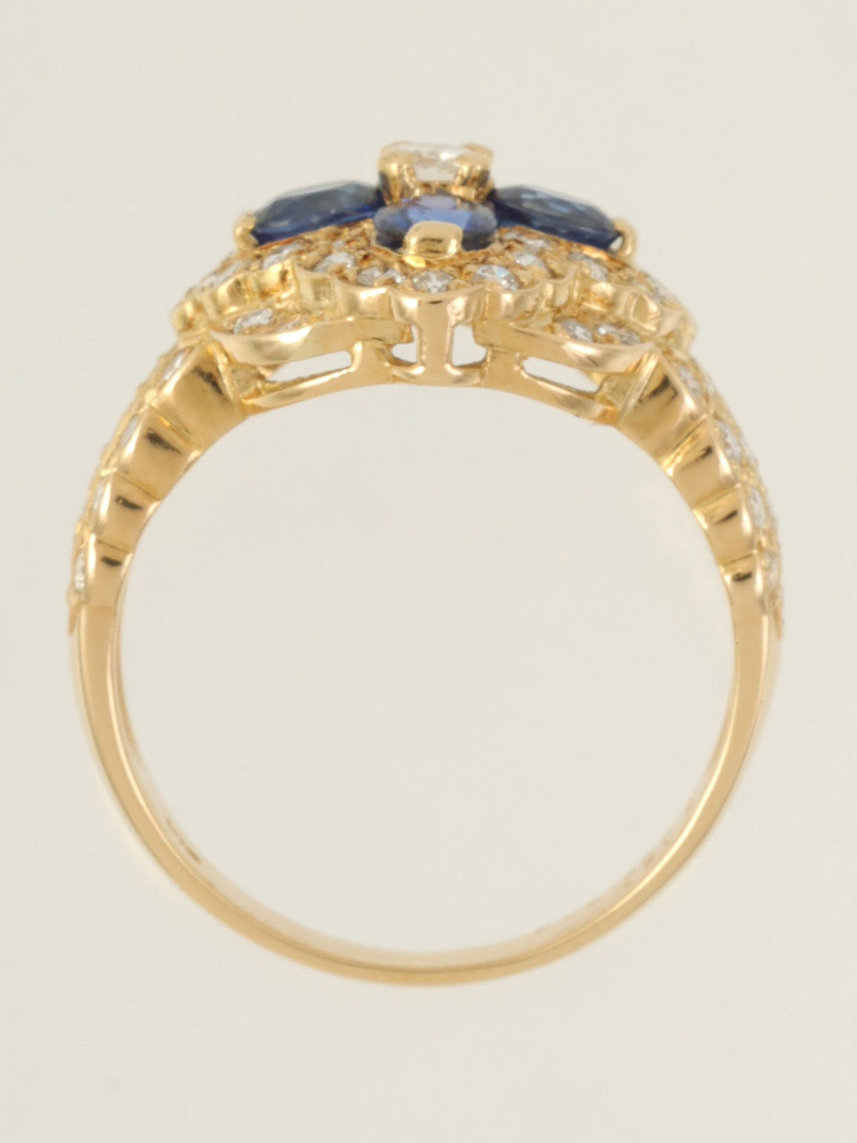 18K Sapphire and Diamond Flower Motif Ring in Gold/Blue