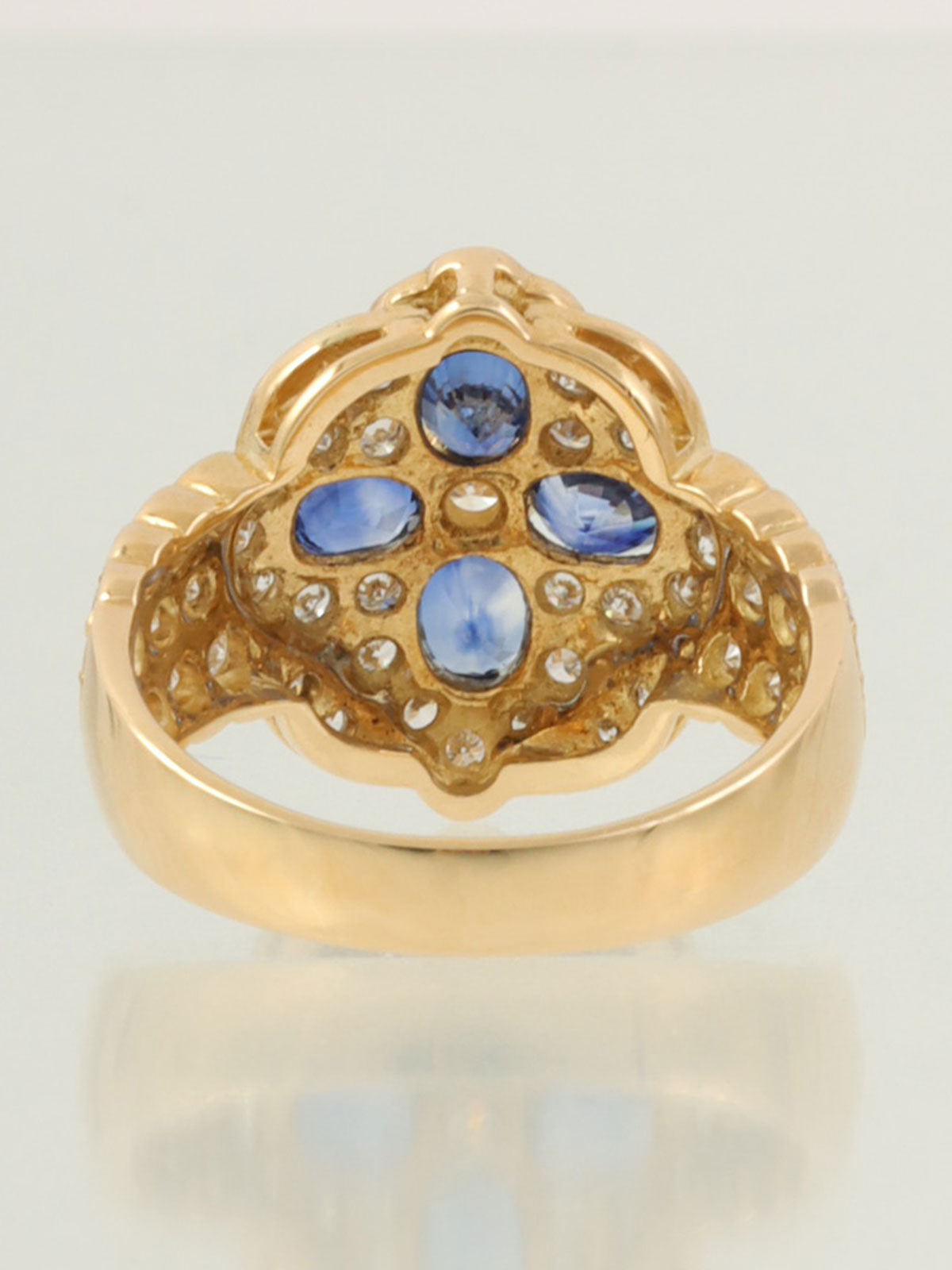18K Sapphire and Diamond Flower Motif Ring in Gold/Blue