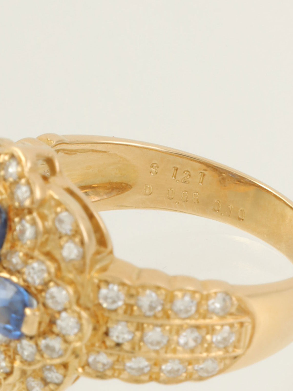 18K Sapphire and Diamond Flower Motif Ring in Gold/Blue