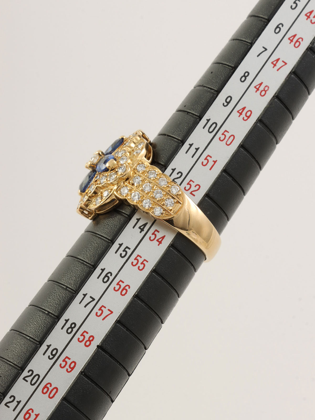 18K Sapphire and Diamond Flower Motif Ring in Gold/Blue