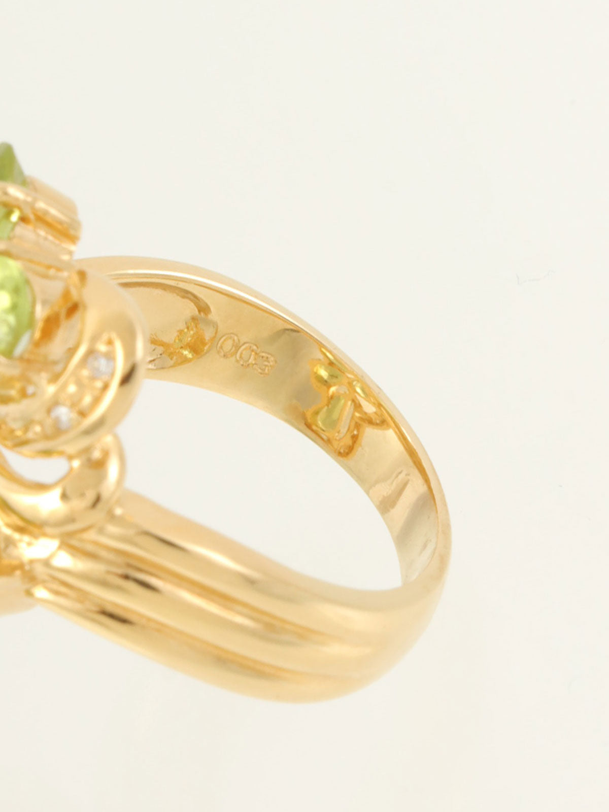 18K Yellow Gold Peridot Diamond Design Ring Gold/Green