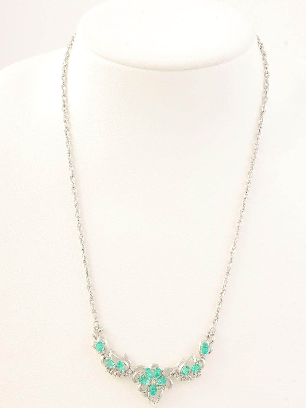 Platinum Emerald Diamond Flower Motif Necklace in Silver/Green