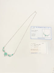 プラチナエメラルドダイヤモンドフラワーモチーフネックレス シルバー/グリーン