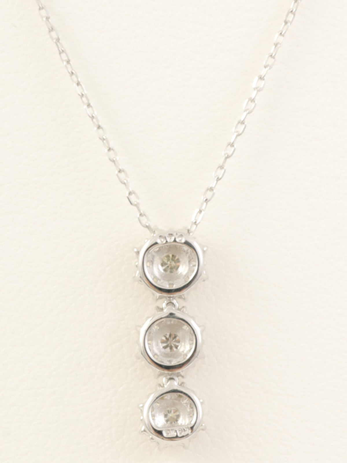 18K Diamond Flower Motif Necklace in Silver