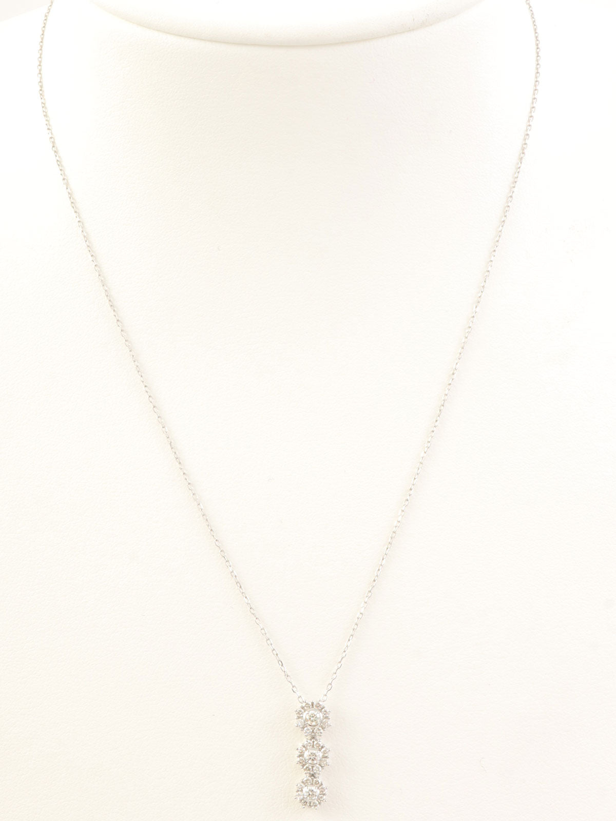 18K Diamond Flower Motif Necklace in Silver