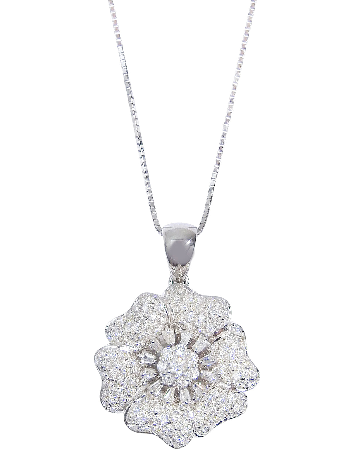 18K Diamond Flower Design Necklace in Silver
