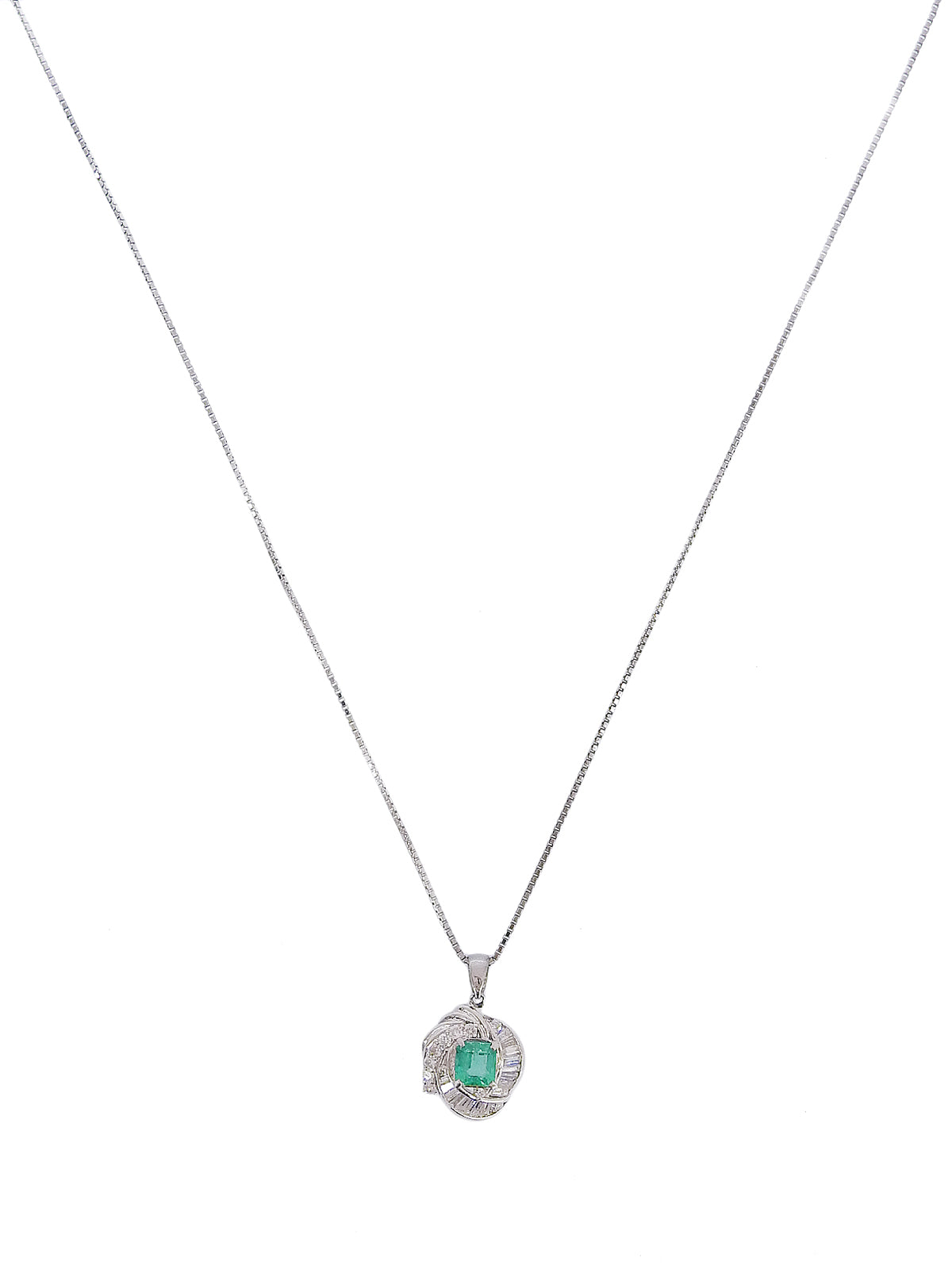 Platinum emerald and diamond design necklace in silver/green