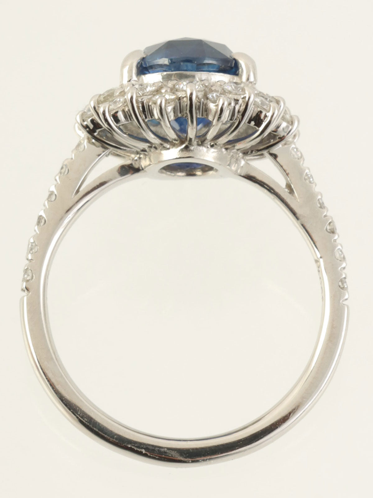 铂金蓝宝石钻石设计戒指，银色/蓝色