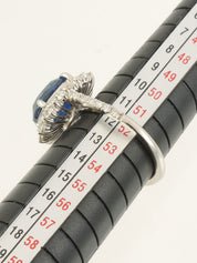 铂金蓝宝石钻石设计戒指，银色/蓝色