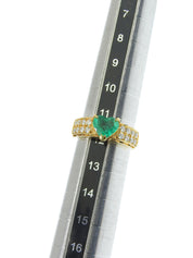 18K金镶钻祖母绿心形戒指/绿色