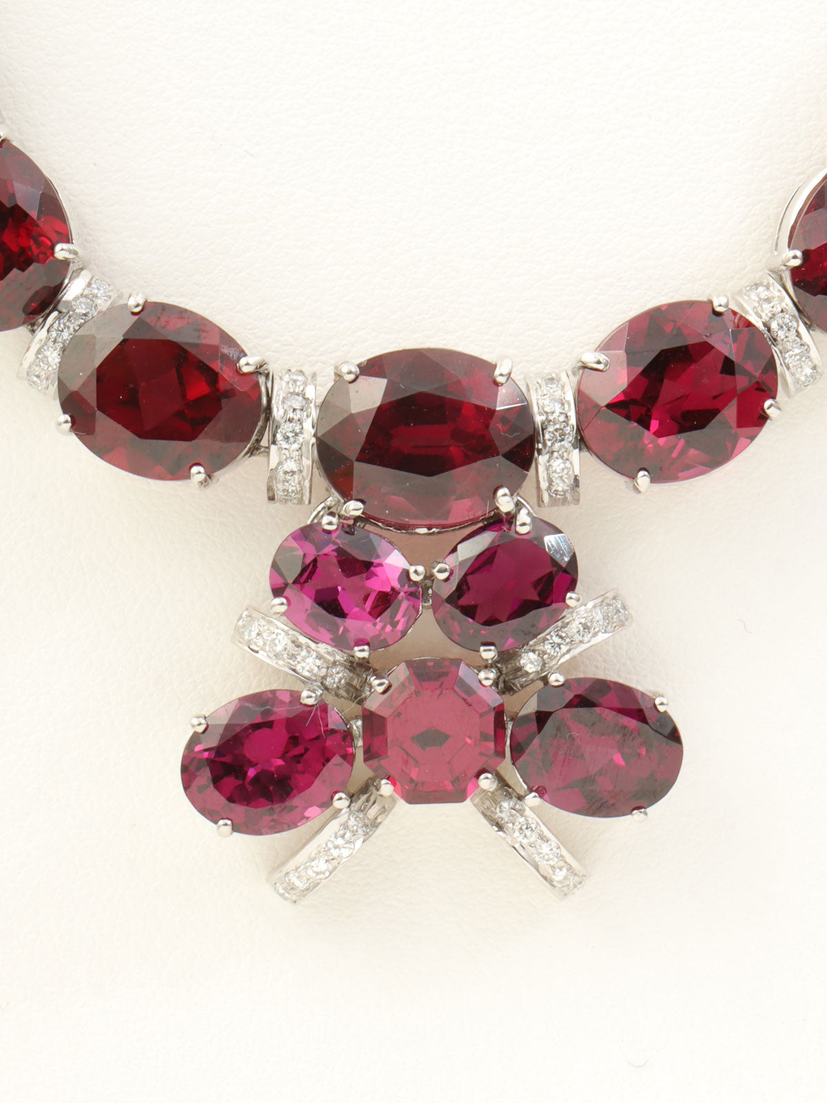 18Kガーネットダイヤモンドデザインネックレス シルバー/パープルレッド