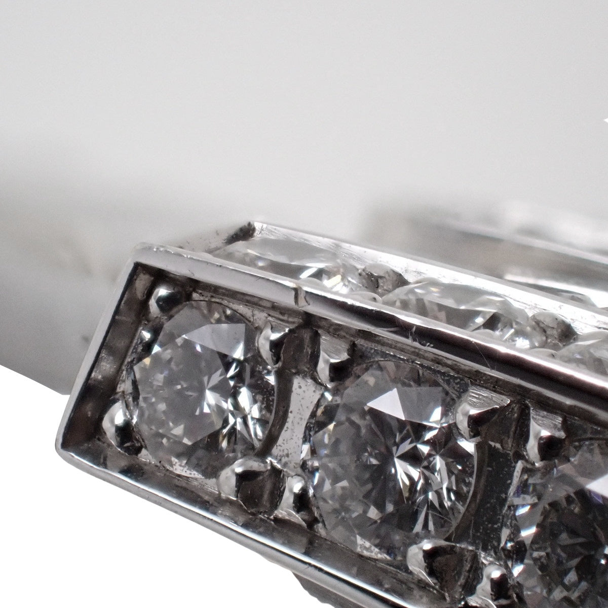 18K Diamond Avenue Classic AVEQHM21WW231 Quartz White