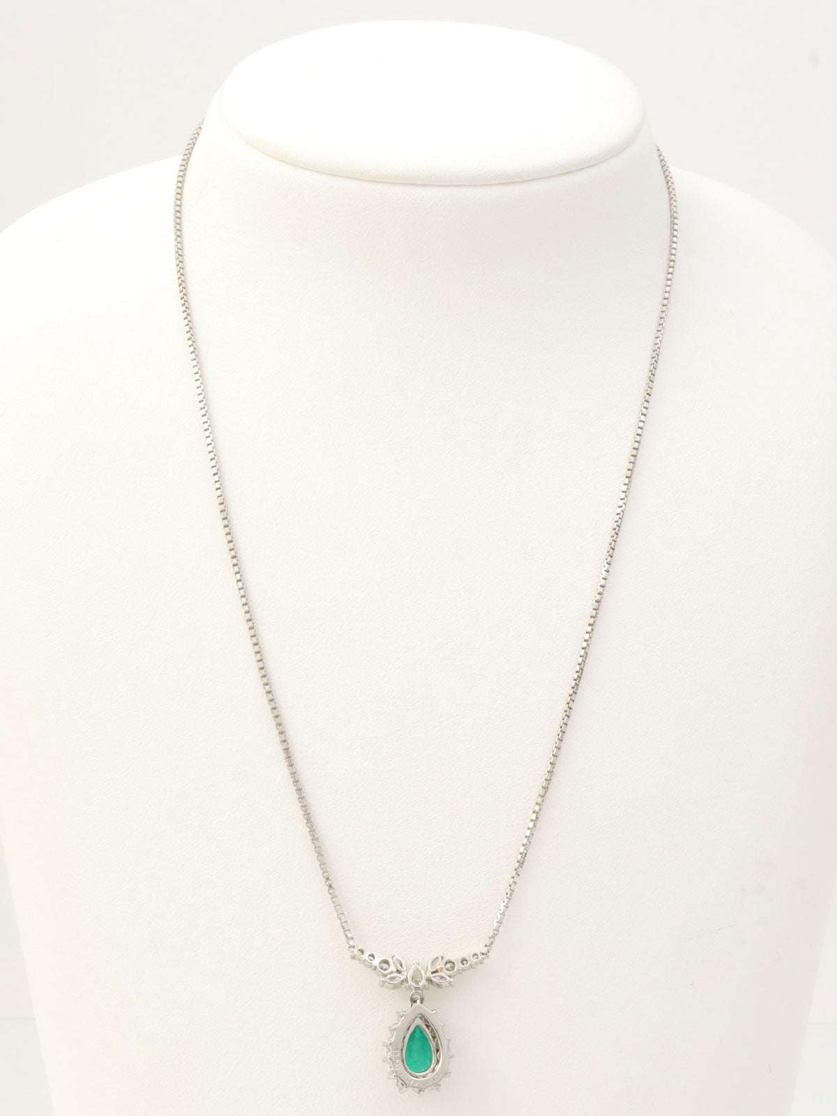 プラチナエメラルドペアシェイプネックレス シルバー/グリーン