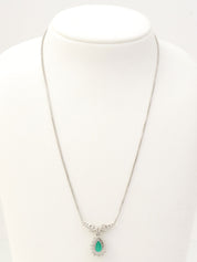 プラチナエメラルドペアシェイプネックレス シルバー/グリーン