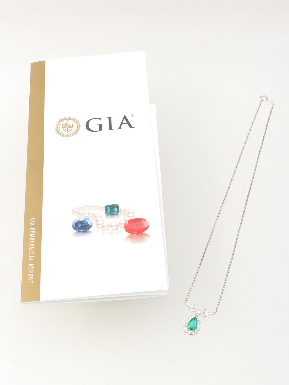 プラチナエメラルドペアシェイプネックレス シルバー/グリーン