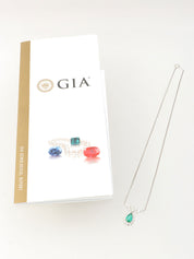 プラチナエメラルドペアシェイプネックレス シルバー/グリーン