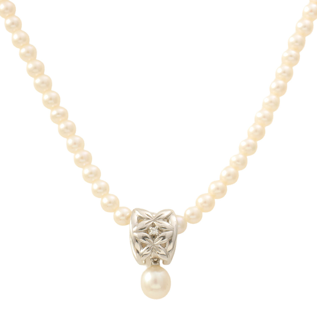 Pearl Design Necklace White