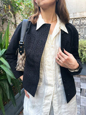 スエードGロゴパターンノーカラージャケット ブラック/グレー