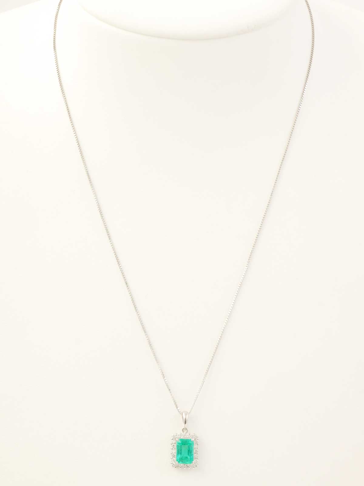 プラチナエメラルドダイヤモンドスクエアネックレス シルバー/グリーン