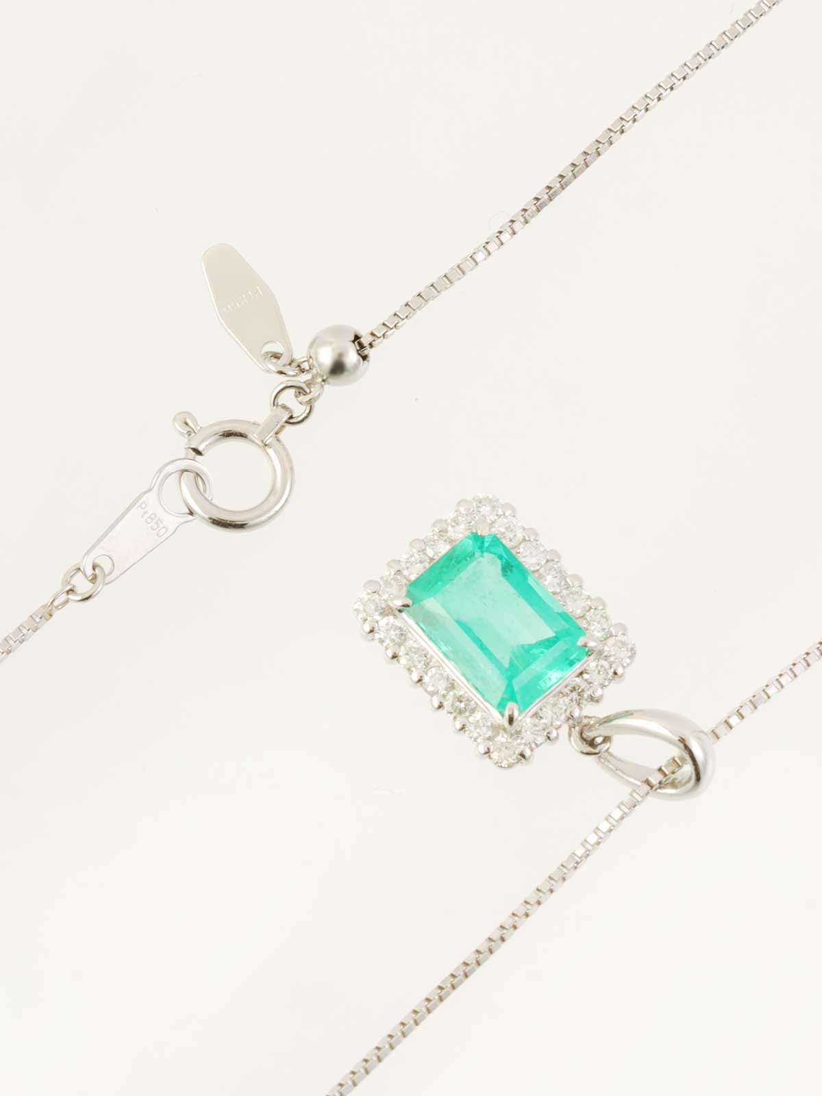 プラチナエメラルドダイヤモンドスクエアネックレス シルバー/グリーン