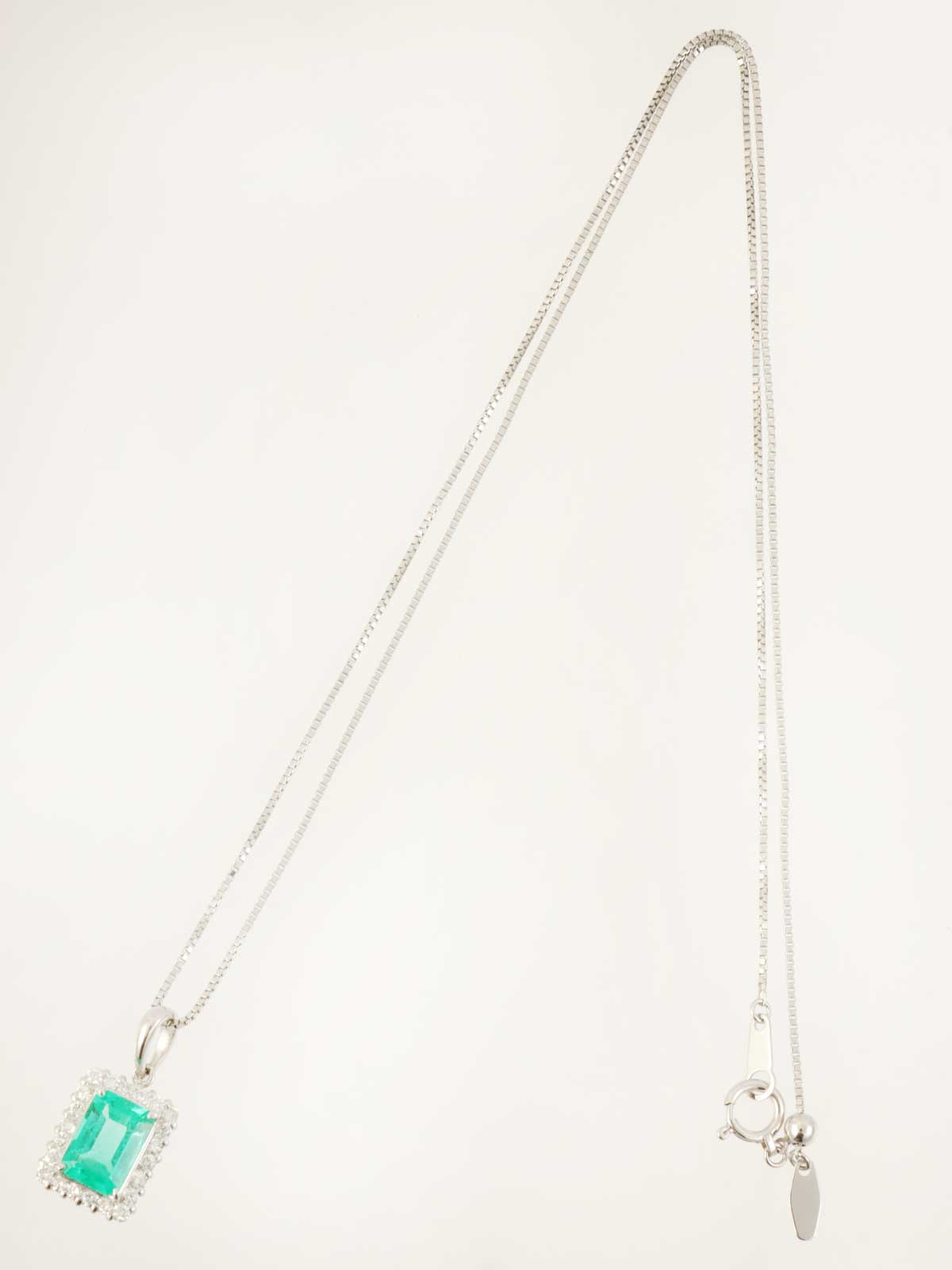 プラチナエメラルドダイヤモンドスクエアネックレス シルバー/グリーン