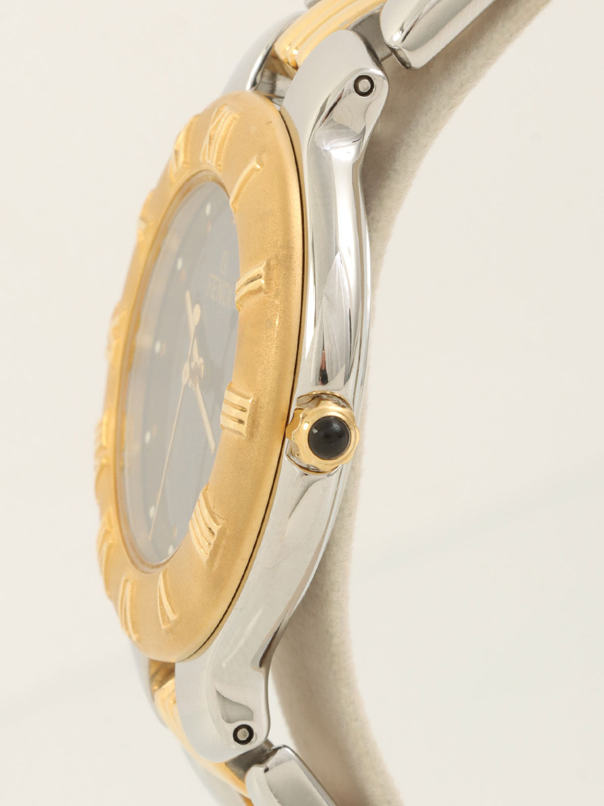 ラウンドロゴフェイスウォッチ　ゴールド/シルバー