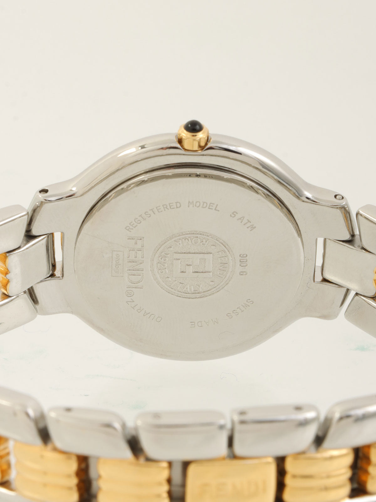 ラウンドロゴフェイスウォッチ　ゴールド/シルバー