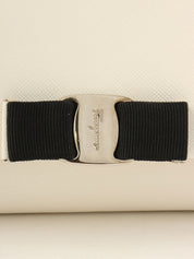 サフィアーノヴァラリボンチェーンショルダーバッグ ホワイト