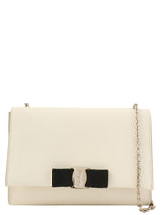 サフィアーノヴァラリボンチェーンショルダーバッグ ホワイト