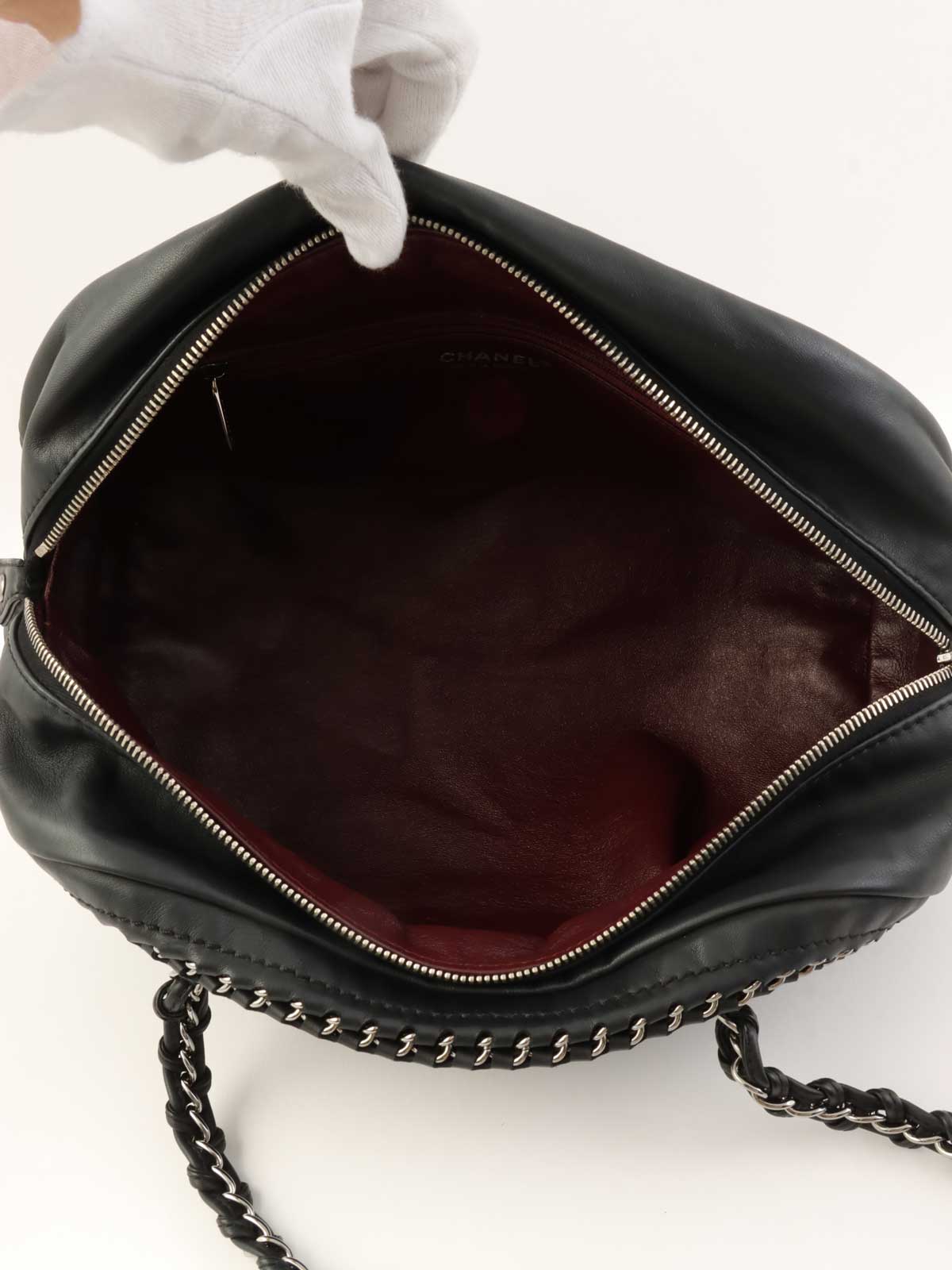 2005 年黑色 CC 标志缝线迷你波士顿包