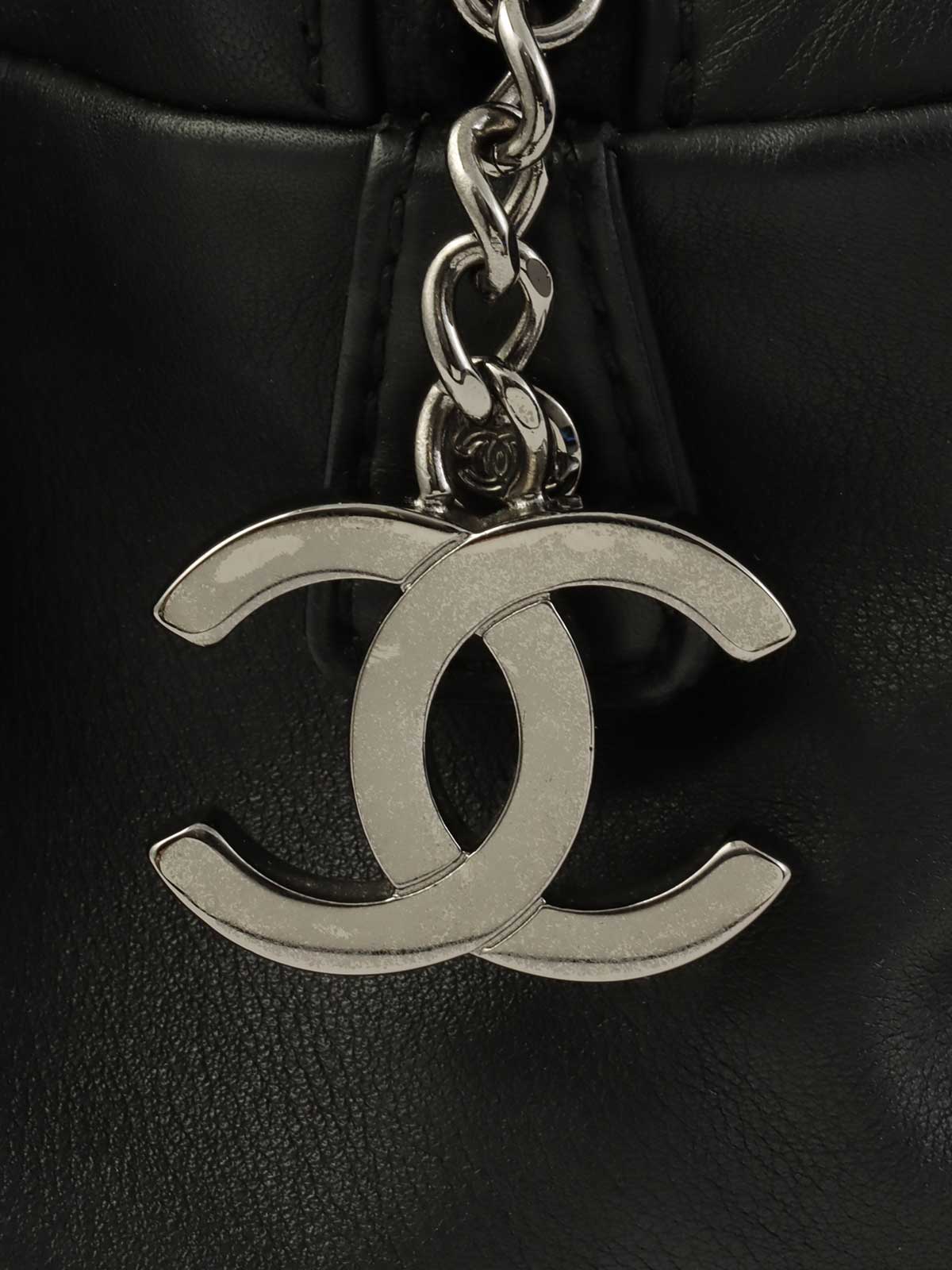 2005 年黑色 CC 标志缝线迷你波士顿包