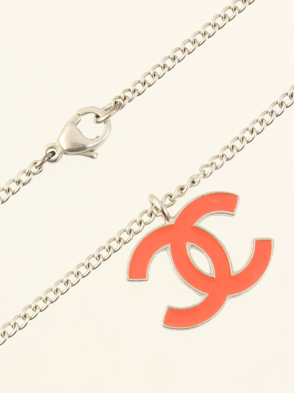 2004 CC 标志项链 银色/珊瑚粉色