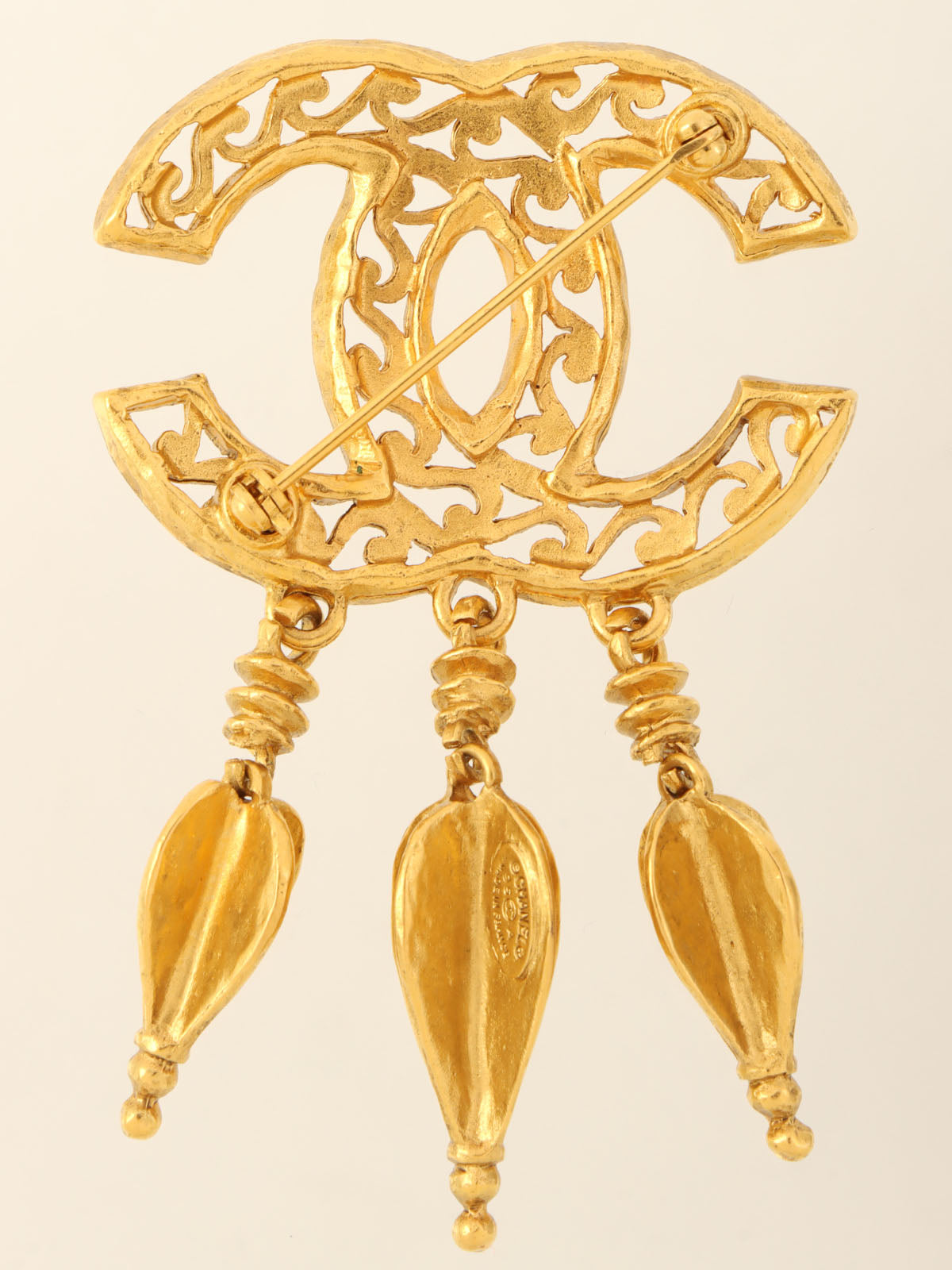 1995年製 デザインカットアウトCCマークスウィングブローチ ゴールド