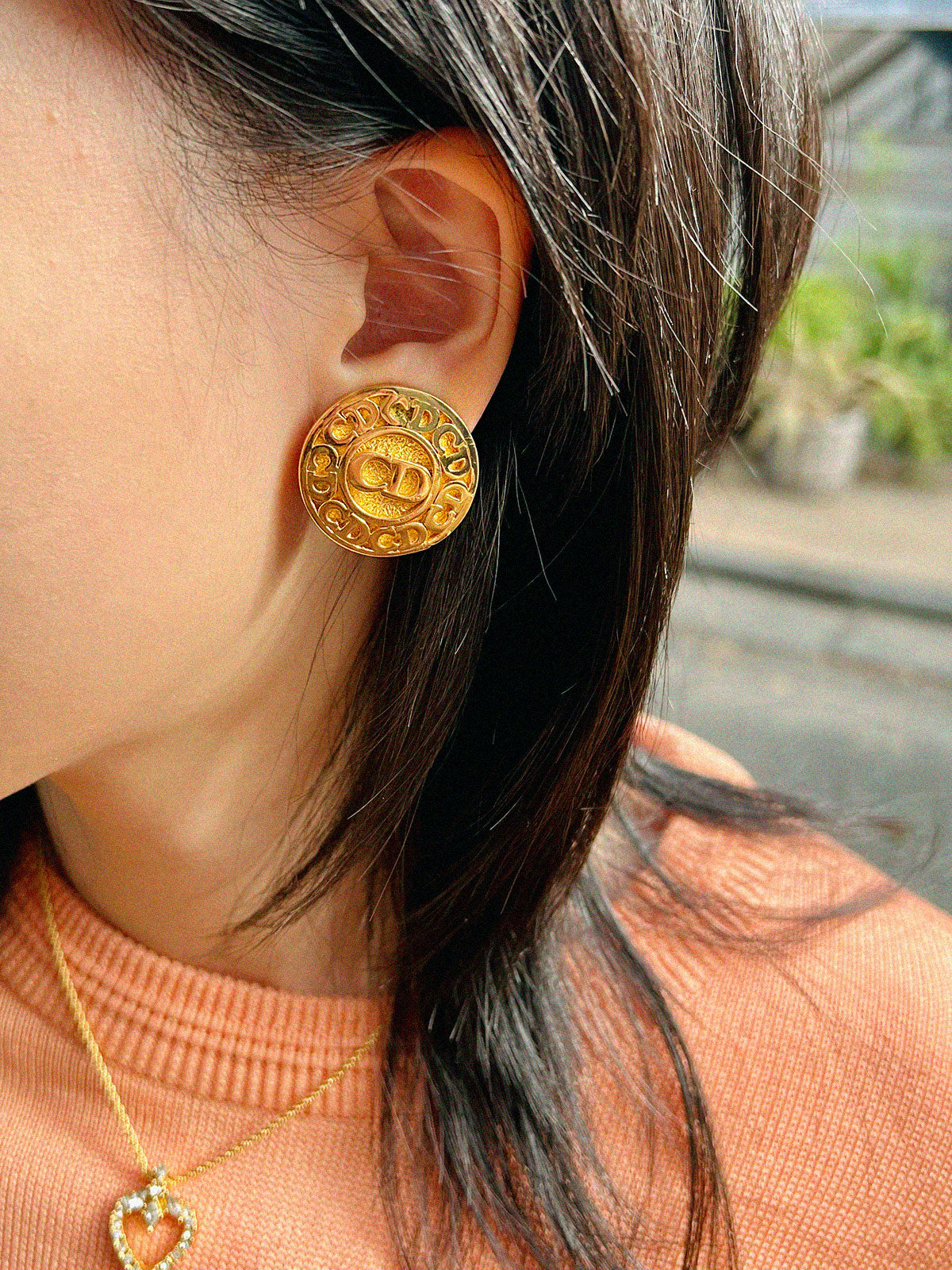 圆形Logo吊坠耳环（金色）