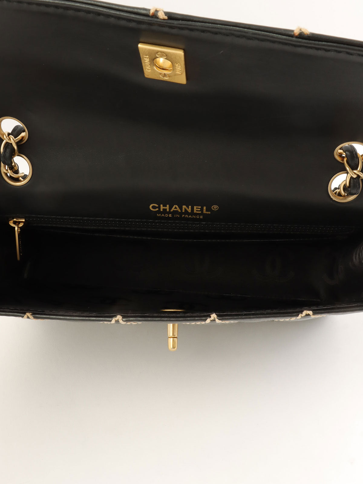 2003 Wild Stitch CC Turnlock Chain Shoulder Bag in Black