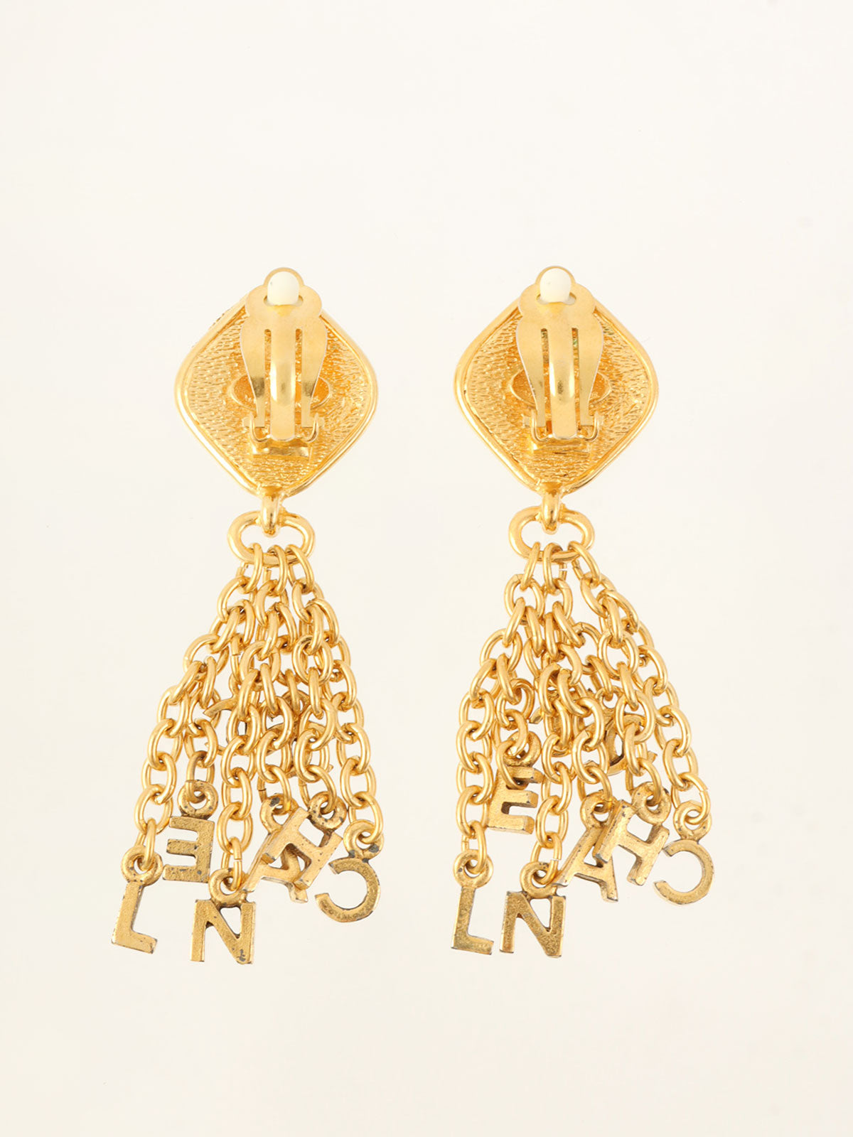 ロゴスウィングチェーンイヤリング　ゴールド