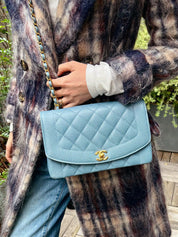 1995年頃製　キャビアスキンダイアナフラップチェーンバッグ25cm　ライトブルー