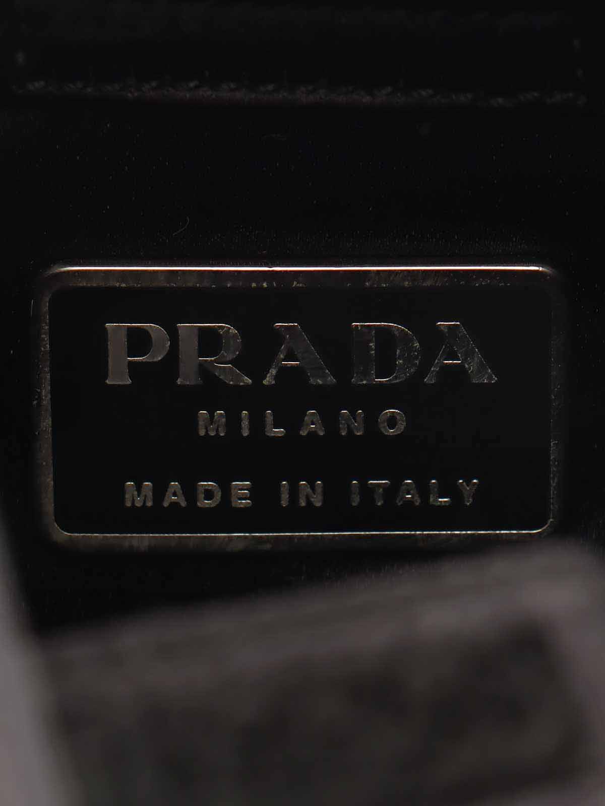 サテンロゴプレートハンドバッグ　ブラック