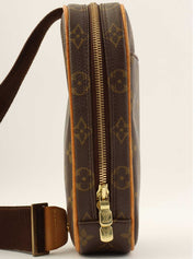 2004年製 キャンバスモノグラムポシェットガンジュ ブラウン