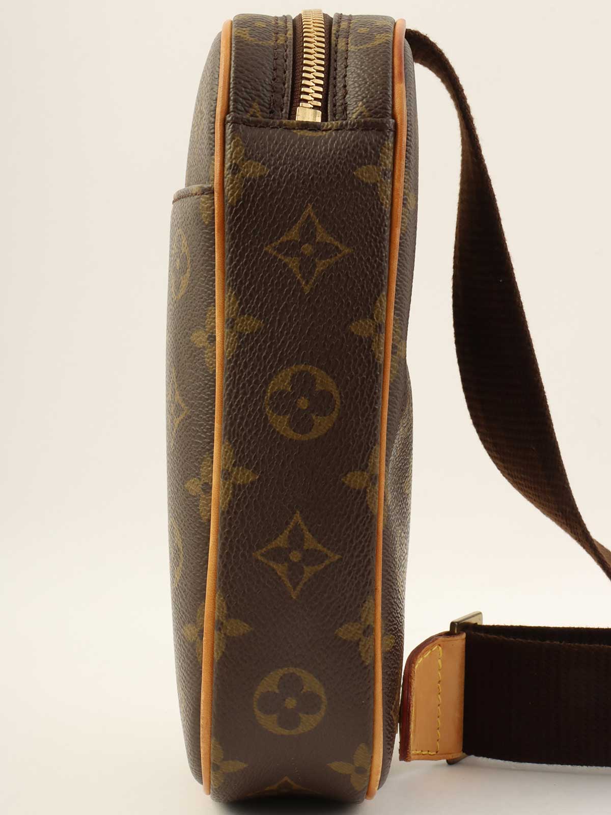 2004年製 キャンバスモノグラムポシェットガンジュ ブラウン