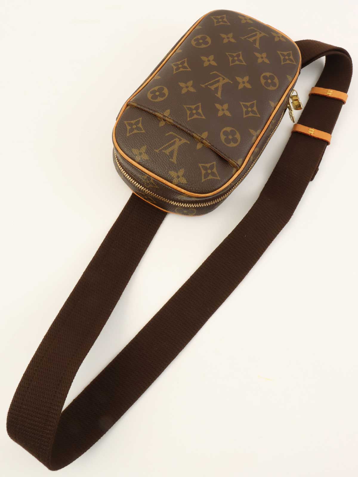 2004年製 キャンバスモノグラムポシェットガンジュ ブラウン