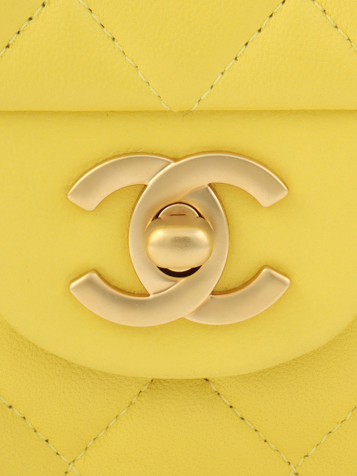 2000年頃製 クラシックフラップチェーンバッグ25cm イエロー
