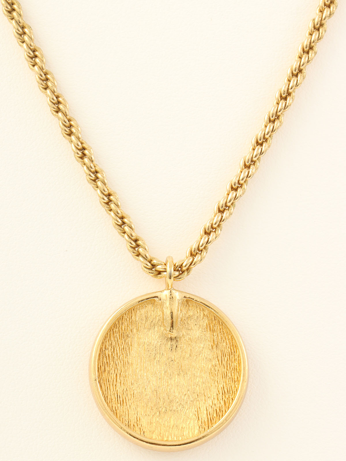 ロゴプレートチェーンネックレス ゴールド