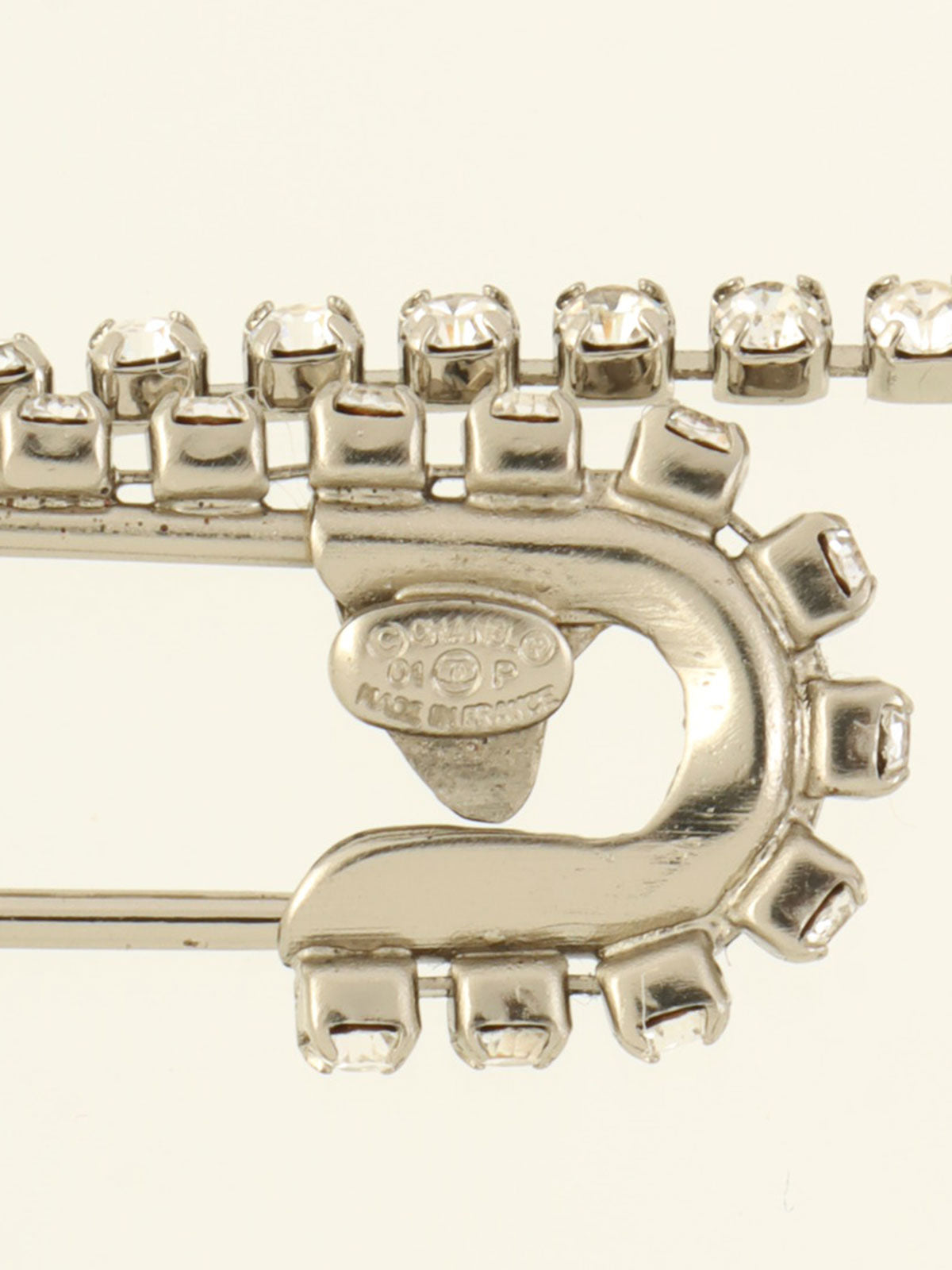 CCマークラインストーンデザインブローチ シルバー