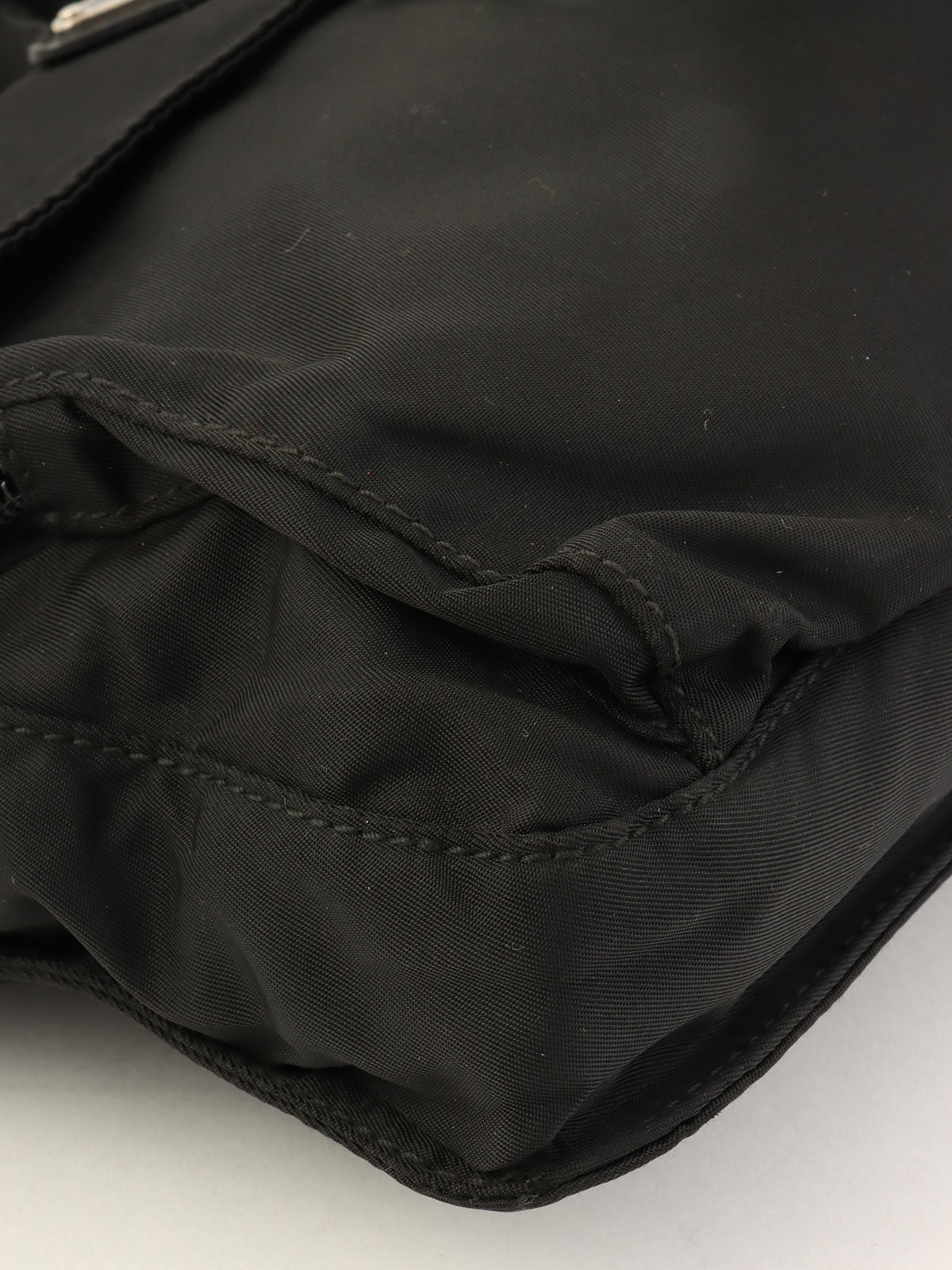 ナイロンロゴプレートショルダーバッグ ブラック